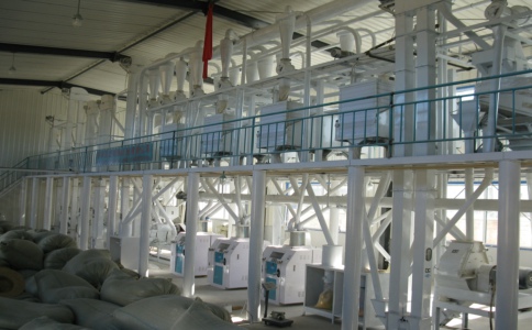 玉米深加工機(jī)械如何將玉米秸稈變廢為寶?(圖1) 玉米深加工機(jī)械